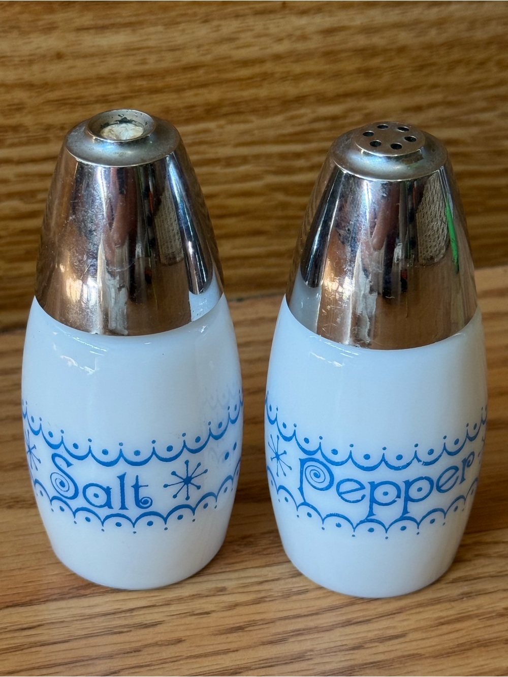 Vintage 1970’s Gemco Blue and White Snowflake Garland Salt and Pepper Shakers